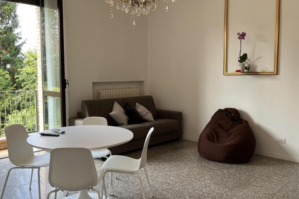 チェザーノ・モデルノLa Casa Di Antoineアパートメント エクステリア 写真